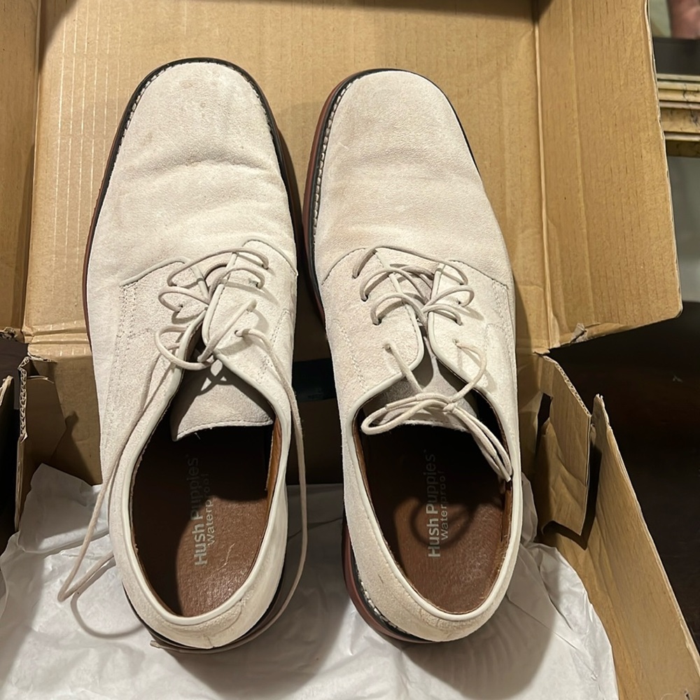 Men’s white buckskin shoes